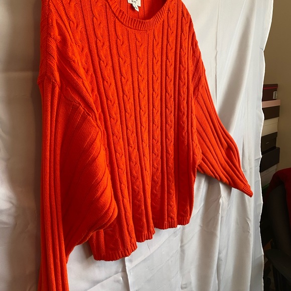 Sweater size large - Picture 7 of 8